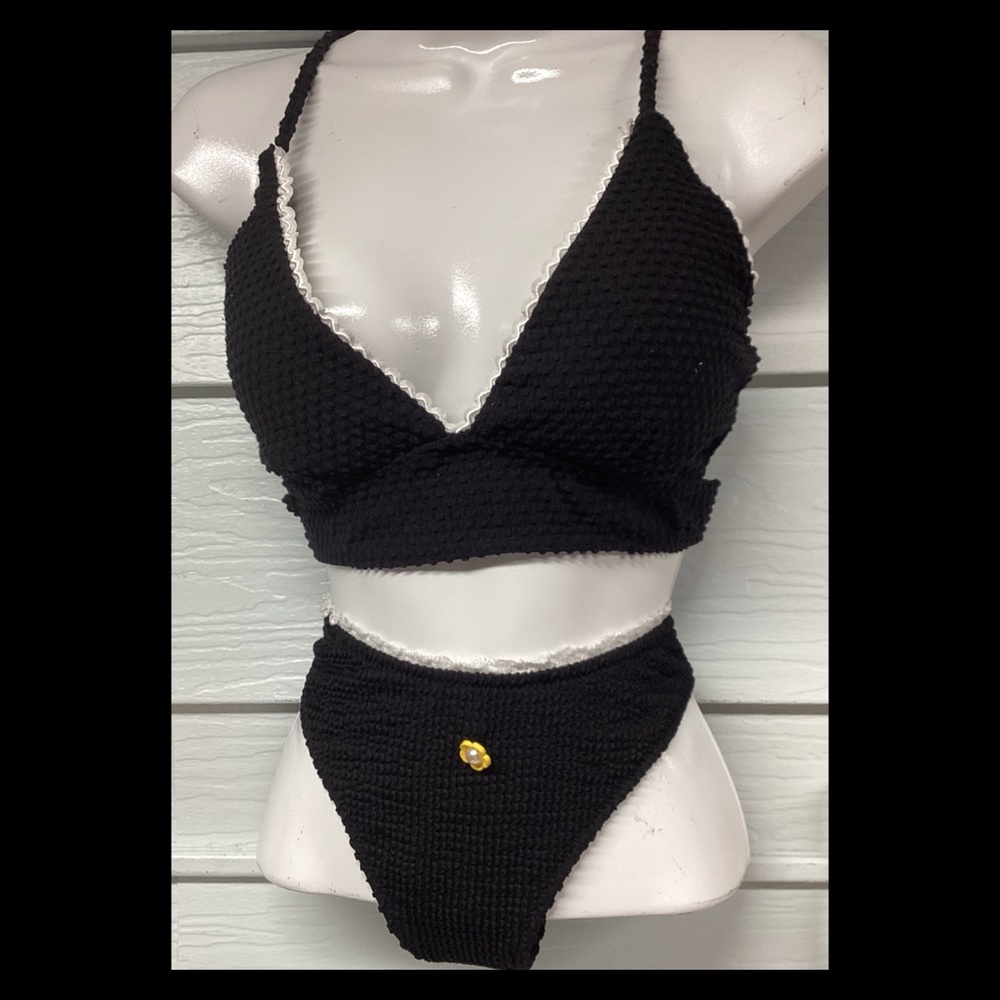 Black texture two pieces swimsuit.